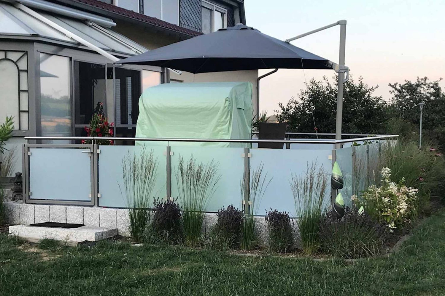 Edelstahltür mit Glasfüllung