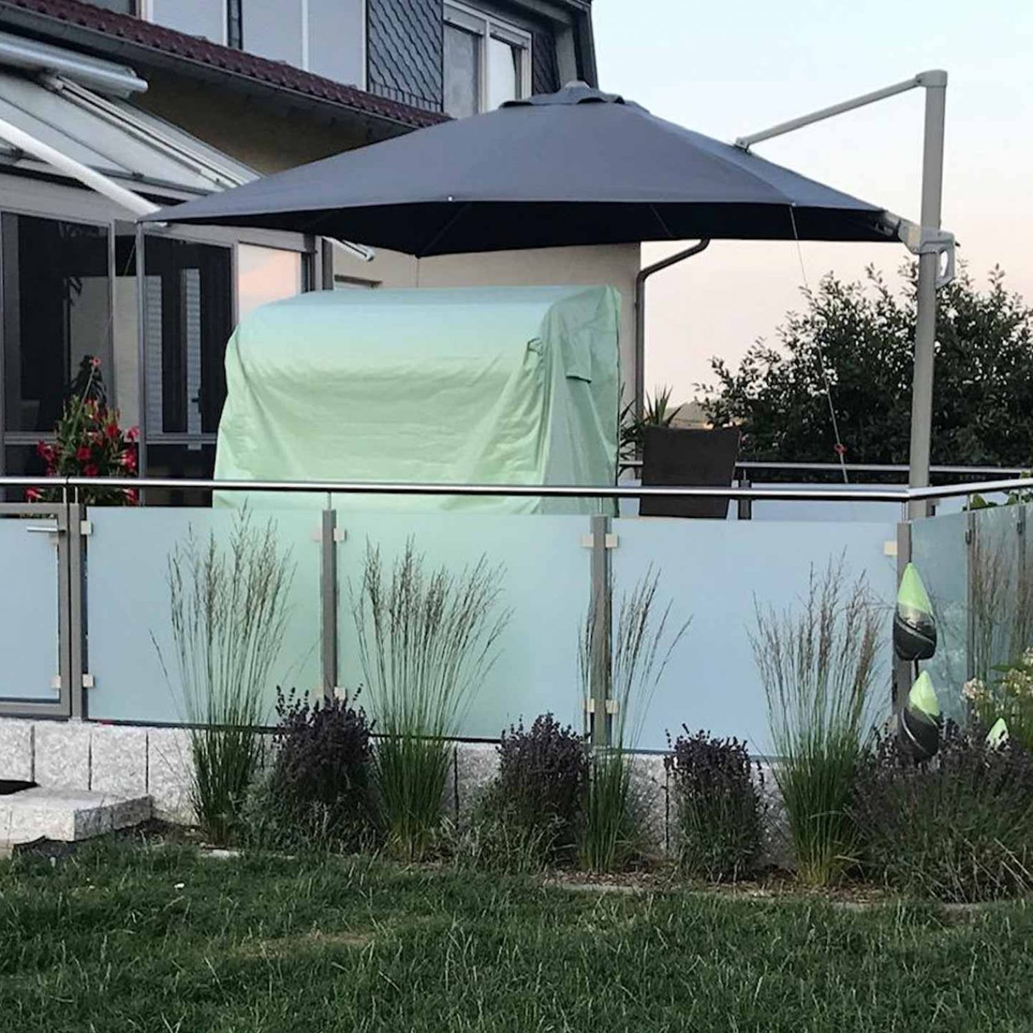 Edelstahltür mit Glasfüllung