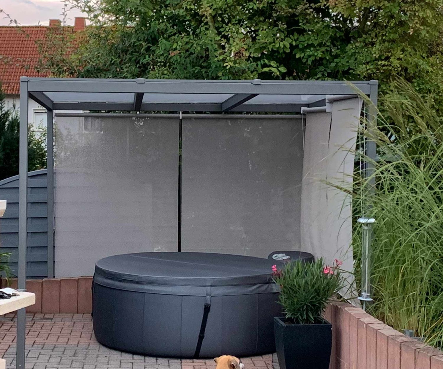 Integrierter Sichtschutz zum Aufziehen