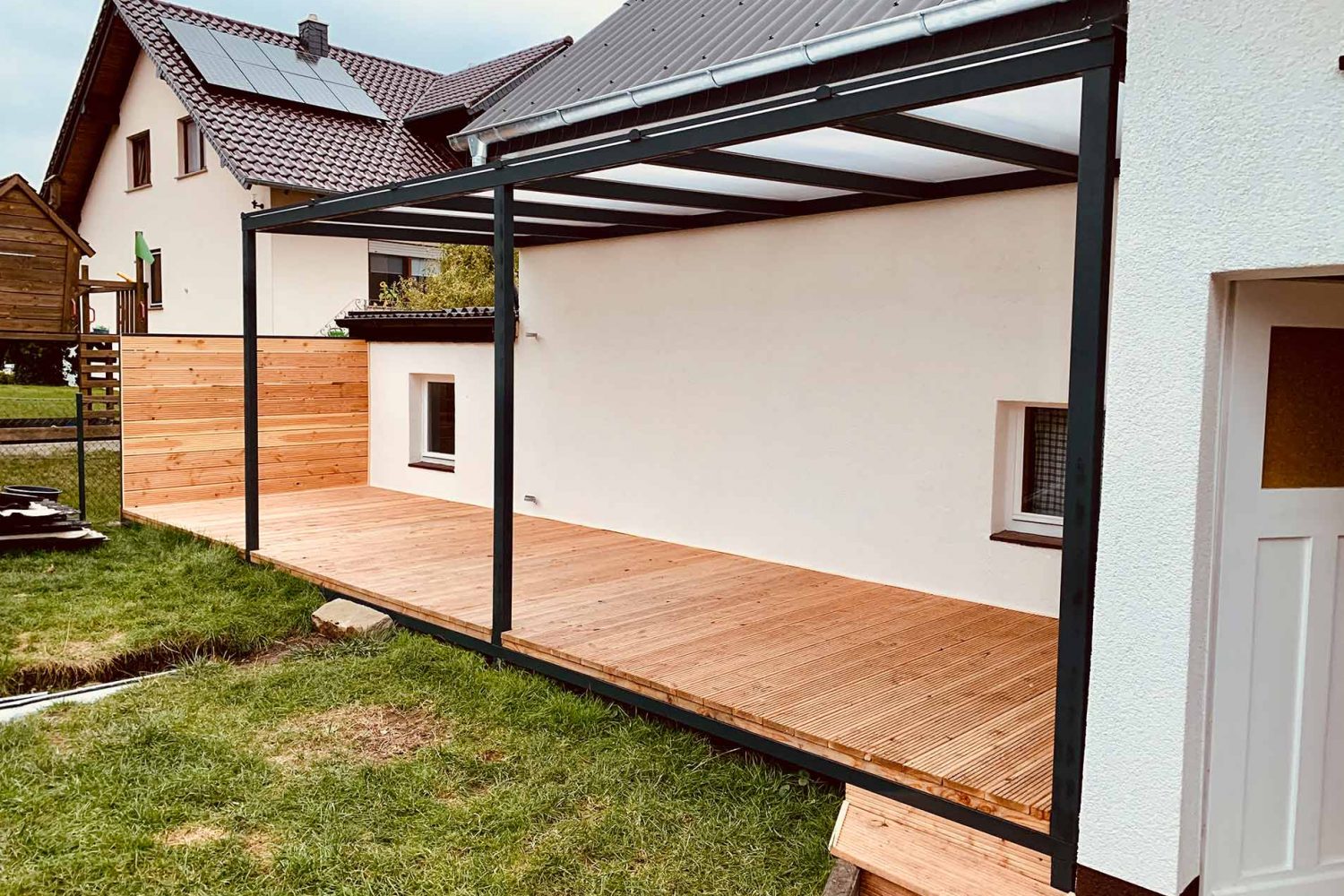 Terrasse mit Überdachung