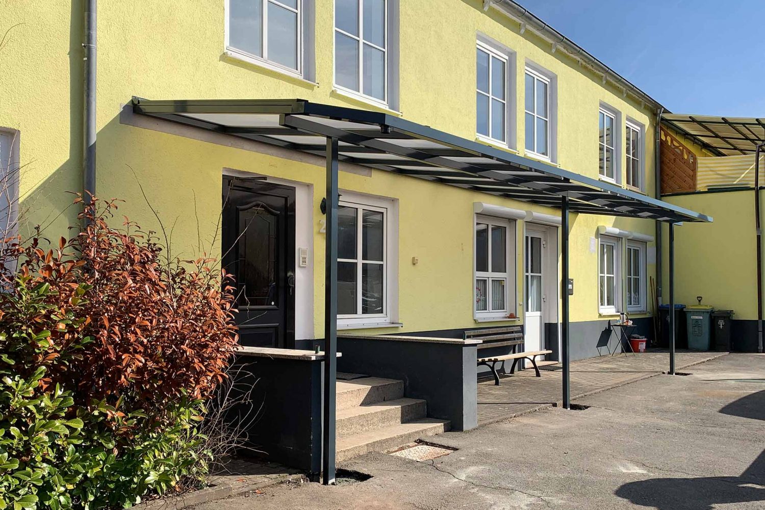 Überdachung Stahlkonstruktion und UV-Schutz Doppelstegplatten