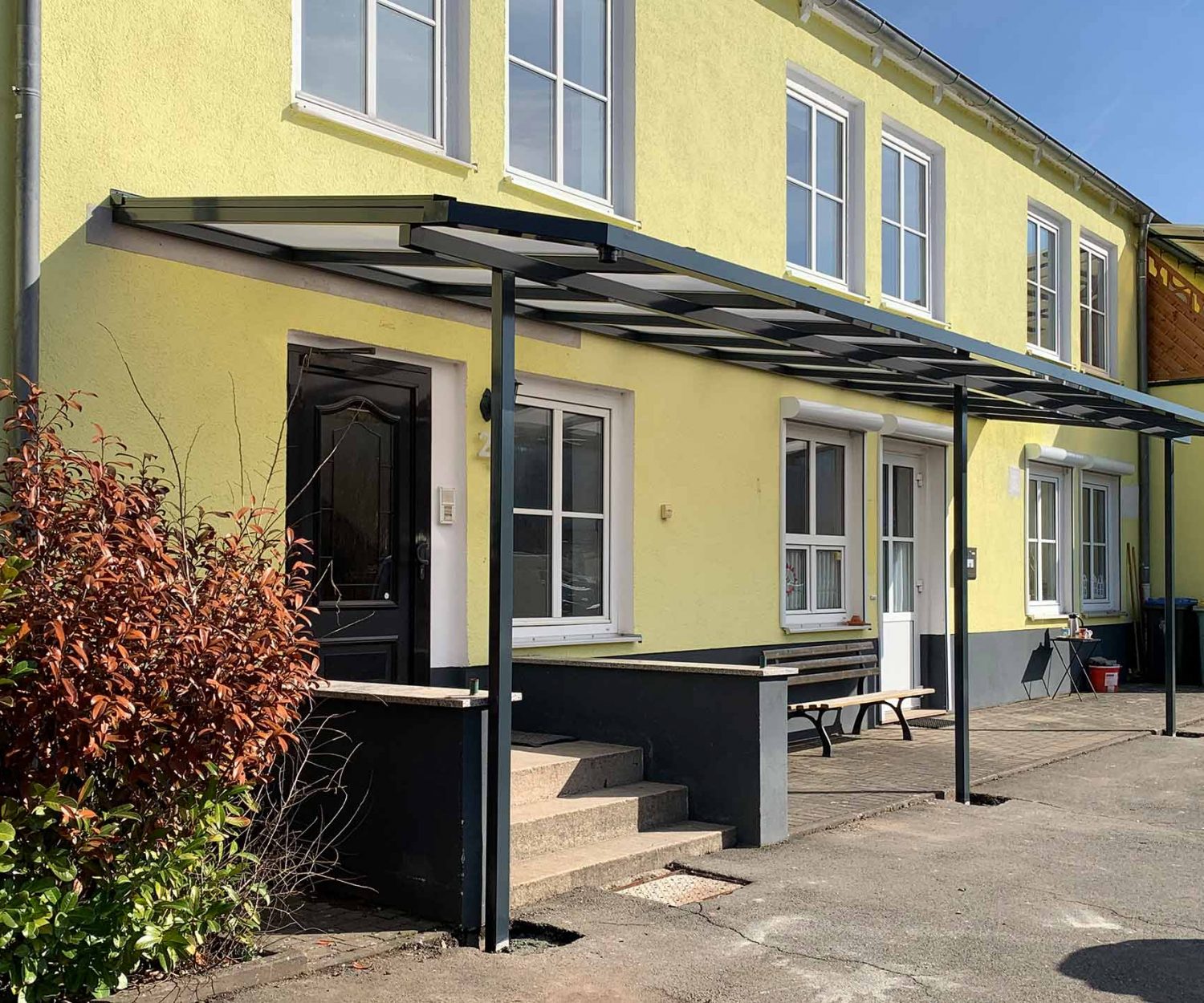 Überdachung Stahlkonstruktion und UV-Schutz Doppelstegplatten