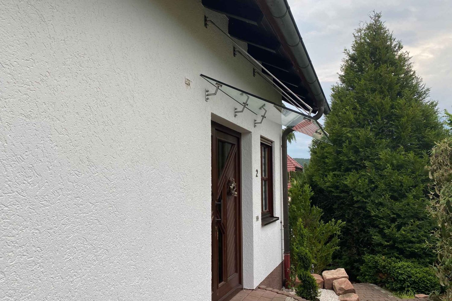 Abgehangenes Vordach Klarglas