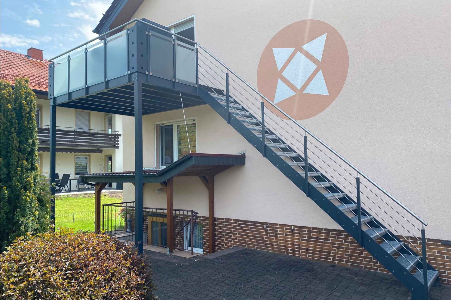 Balkon mit Treppe Pulverbeschichtet 2
