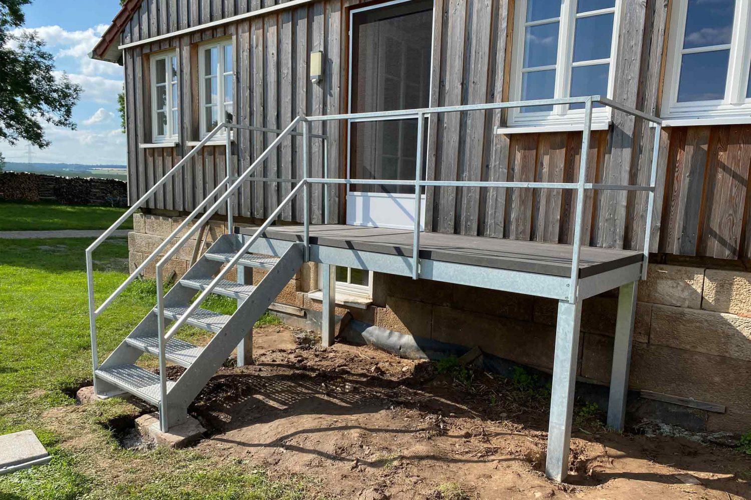 Stahltreppe mit Podest verzinkt #2