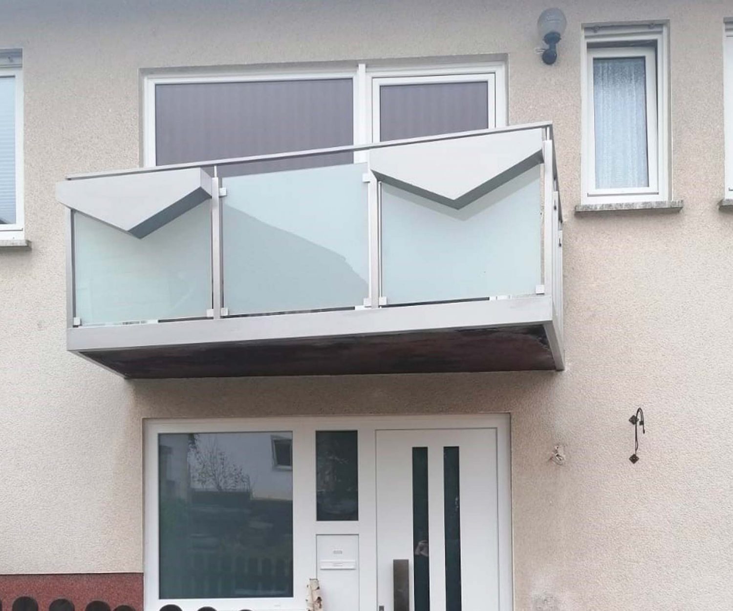 Balkongeländer mit Glasfüllung und Edelstahlhandlauf